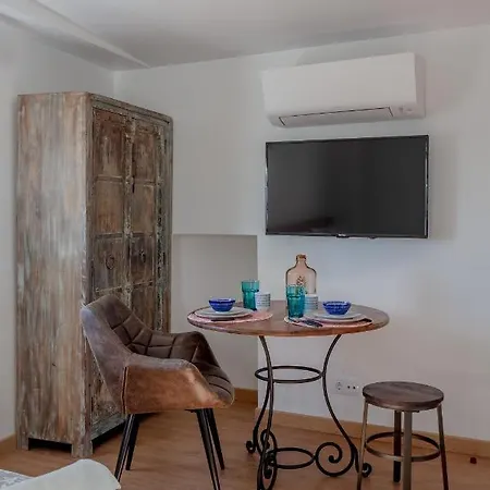 Alfama River View Апартаменти *